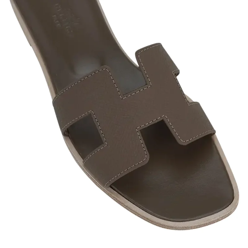 Hermes Ladies Oran Sandals Etoupe Epsom Leather Flat