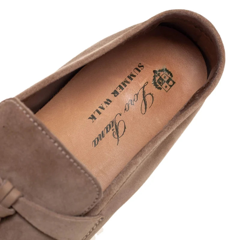 حذاء لورو بيانا صيفي من جلد الغزال باللون البيج