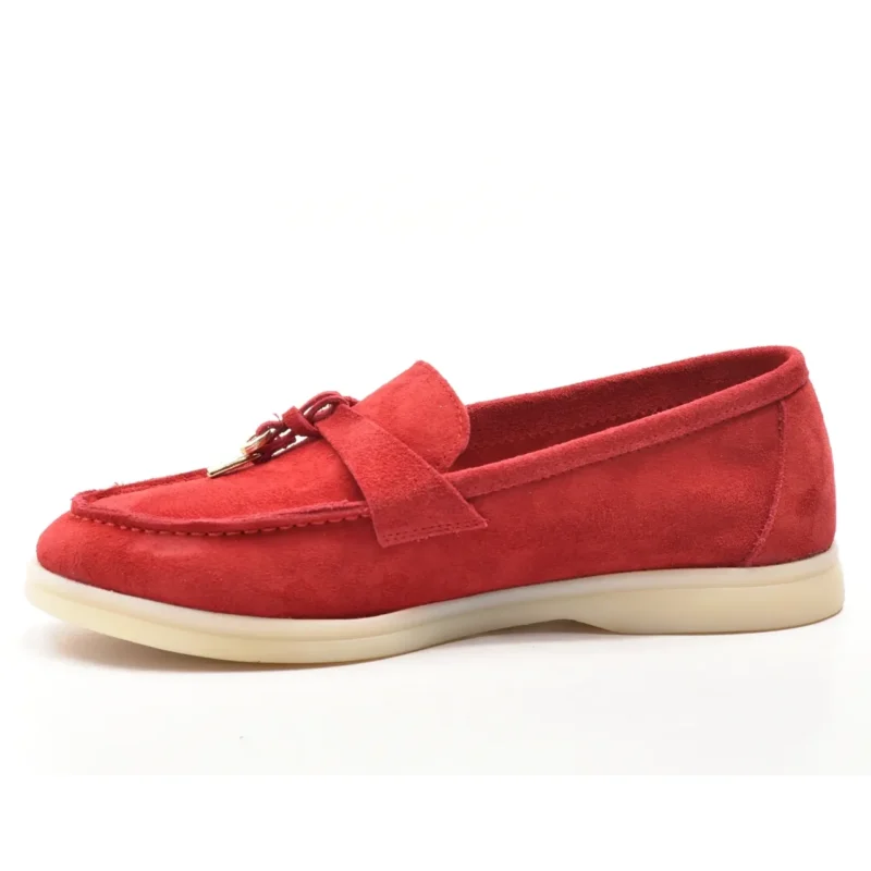 حذاء لورو بيانا من جلد الغزال بدون كعب باللون الأحمر