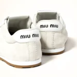 حذاء Miu Miu Plume Suede باللون الأبيض من New Balance