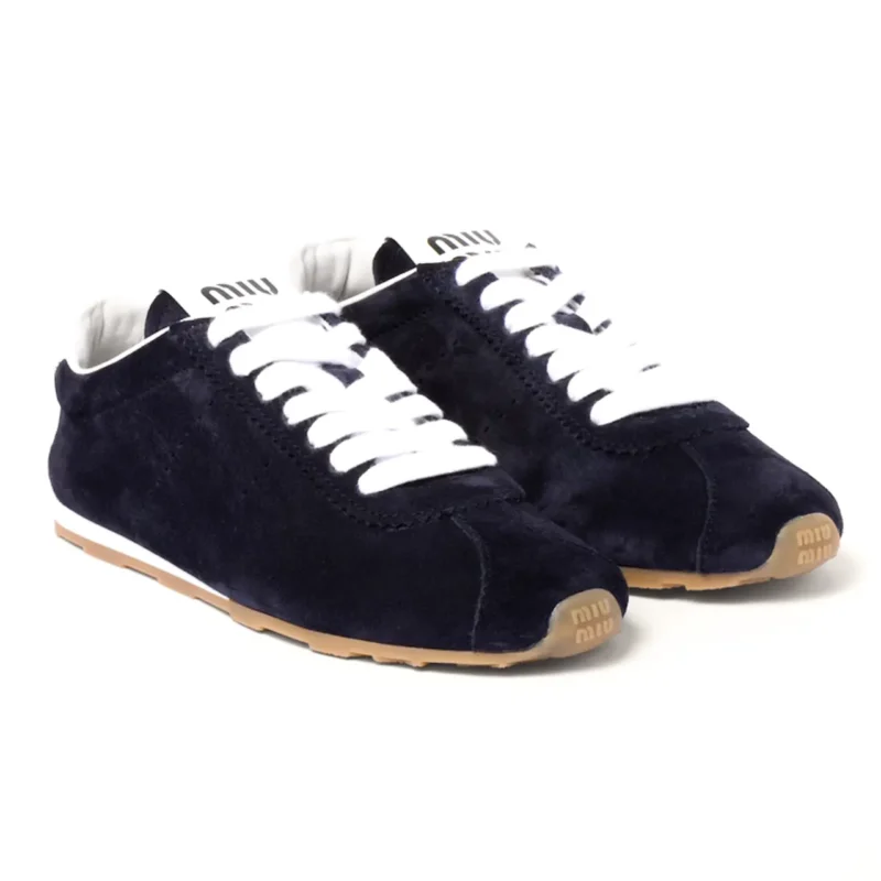 حذاء Miu Miu Plume Suede باللون الأزرق الداكن من New Balance